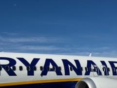 Пассажира затянуло в разбитое окно самолёта Ryanair