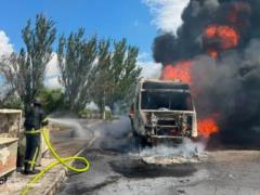 В Славянске дрон атаковал грузовик с топливом на АЗС