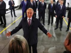 Российские олигархи выводят миллиарды из РФ, опасаясь давления со стороны Кремля — Bloomberg