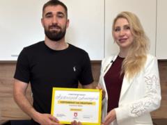 Защитник Мариуполя Анатолий Алфёров, лишившийся дома в результате оккупации, получил квартиру от Фонда Рината Ахметова
