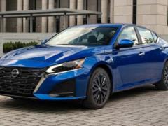 Nissan опровергла новости о прекращении производства Altima
