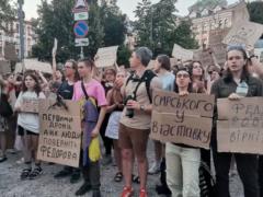 «Обменивайте пленных, а не Федорова»: в столице проходит второй за день митинг против отставки министра обороны