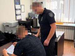 Силовое задержание возле ТЦК в Полтаве: полицейский сломал руку мужчине