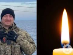 Десятки людей стояли на коленях: проводили в последний путь командира катера, погибшего в Одесском порту.
