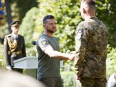 Зеленский вручил госнаграды, 172 - посмертно