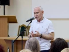 Терехов: Работающие не должны жить от зарплаты до зарплаты, а пенсионеры — выбирать между едой и лекарствами