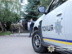 В Харькове мужчина бросился с ножом на ТЦК: полиция открыла огонь