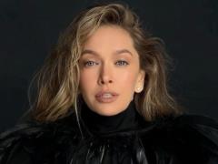 В образе черного лебедя: Брежнева поделилась кадрами с новой фотосессии