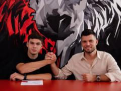 Верес продовжив контракт із Чечером