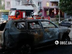 Глубокие воронки, поврежденные дома и сгоревшие автомобили: последствия обстрела со стороны РФ в Дарницком районе Киева. Подробн