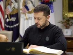 Новая волна ротаций: Зеленский уволил послов в четырех странах