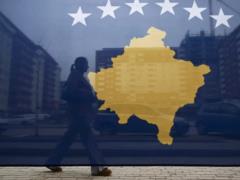 В Приштине с здания сняли флаг Украины после заявления Зеленского о Косово