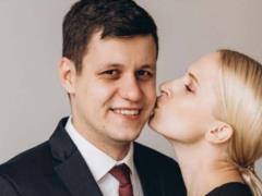 Звезда сериала  Мамахихотала  Гресь и народный депутат от партии  Слуга народа  Грищук решили расстаться после 18 лет совместной