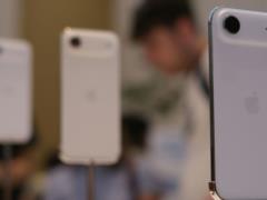 В Украине планируют продавать смартфоны по-новому: что изменится для покупателей гаджетов
