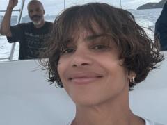 Halle Berry, on the eve of her 60th birthday, showed off her cleavage in a tight dress against the backdrop of palm trees