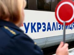 Из-за атаки дронов УЗ изменила движение некоторых поездов из Киевской области, еще несколько — опаздывают