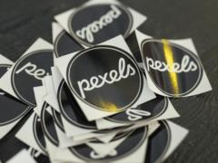 Как бесследно удалить наклейки с мебели без использования химических средств: не нужно тереть или царапать