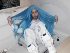 13-летняя дочь Кардашьян и Уэста снялась с зелеными зубами и фейковым пирсингом