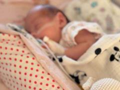  Первые недели были особенно сложными : во Львове выписали девочку, родившуюся с весом 900 граммов