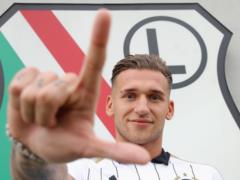 В юнник перейшов до Легії
