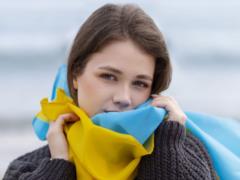 Сколько украинцев считают себя счастливыми даже в условиях войны: опрос показал настроения