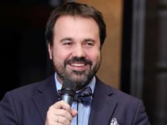 Как живет Антон Лирник, сбежавший из России и ставший врагом Кремля: выступает перед россиянами и сделал пересадку волос