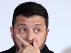 Большинство украинцев считают, что Зеленский лично ответственен за коррупцию в своем окружении — опрос