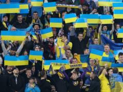 Украинские и грузинские болельщики устроили акцию взаимной поддержки на матче Лиги наций