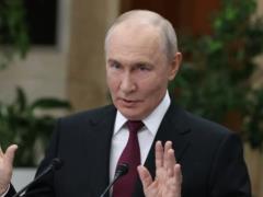 Путин запретил россиянам вывозить более миллиона рублей в соседние страны: за нарушение будут изымать лишние деньги