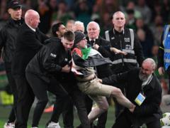 Матч Ірландія — Австрія був перерваний через протести проти ігор з Ізраїлем