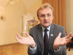 Садовый призвал депутатов Верховной Рады и членов правительства отказаться от зарплат в знак солидарности с коммунальщиками