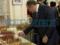 Пинчук ел канапе и водил за руку свою жену