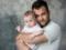 Зірка  1 + 1  Олексій Душка знявся з 7-місячною донькою в сімейної фотосесії