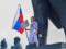 У Росії вчителька прикувала себе ланцюгом до пам ятника Леніну
