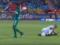 Бразильский футболист отправил сам себя в нокдаун после удара мячом