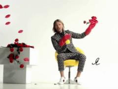 Roses, kisses and stylish Vinnik: the singer presented a bright lyric-video