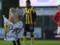 Обнаженная девушка выбежала на поле и приставала к футболистам в матче чемпионата Нидерландов