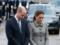 Стримана Кейт в плаття-пальто разом з принцом Вільямом вшанували пам ять власника футбольного клубу