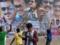 Индийская полиция устала бороться с фанатами, которые обливают молоком афиши блокбастеров
