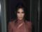 Женщина-змея: Ким Кардашян шокировала обтягивающим блестящим платьем с ярким принтом