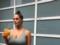 Соблазнительная модель plus-size Эшли Грэм показала аппетитные формы в ярком купальнике