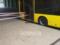 В Соломенском районе столицы женщина упала под колеса автобуса