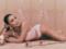 Сексапильная Ким Кардашян в нижнем белье эротично позировала на ретроавтомобиле