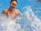 Людмила Барбир в купальнике похвасталась фигурой в бассейне
