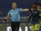 В Аргентине арбитр передразнивал фанатов во время матча: курьезное видео завирусилось в Сети