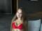 20-летняя блогерша Верба устроила пикантную фотосессию в красном бикини и показала пышный бюст