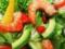 Витаминный уголок: салат с креветками, авокадо и клубникой
