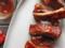 Вкуснее и проще, чем шашлык: сочные запеченные свиные ребрышки в медово-чесночной глазури