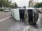 Посреди проспекта в Киеве перевернулся микроавтобус