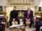 Стало известно, какой подарок Зеленский вручил Трампу во время визита в США